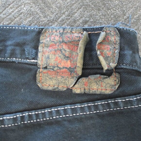 LEVI'S 501 Shorts Women's Size 28 Button-Fly Dark Wash Distressed Cut-Off Denim - Picture 7 of 10